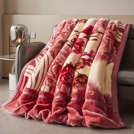 A Super Soft Plush Polyester Blanket 6 kg with a Comfortable Floral Design - Lightweight, Fluffy, Machine Washable - Suitable for Bedrooms And Dorms; Perfect for Outdoor Use, Comfortable in All Seasons, in a Taupe Color.